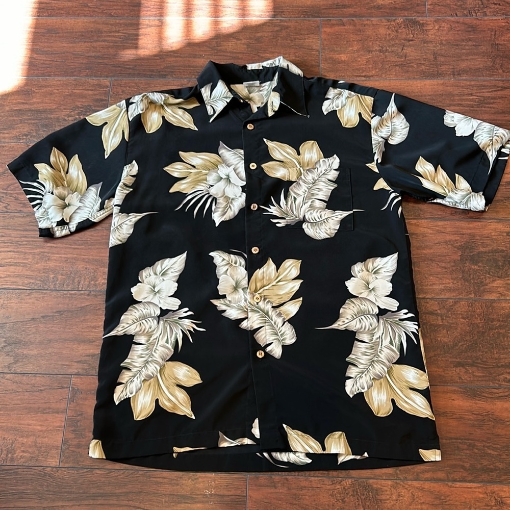 Premier International tropical button down shirt size medium